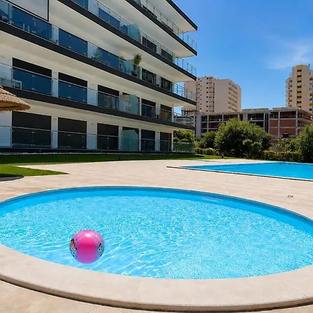 Modern Da Rocha 5 Min Walk With Pool Apartmán